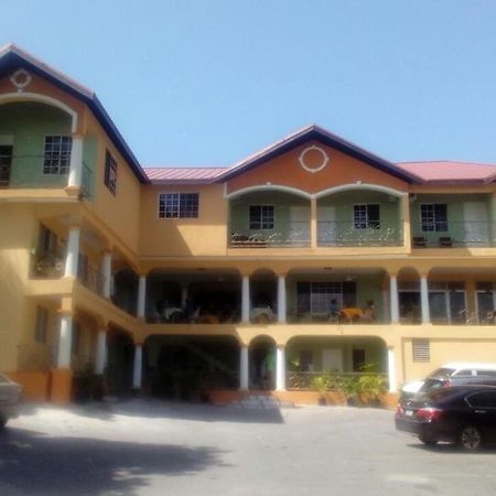 Palm Bay Guest House & Restaurant Montego Bay Esterno foto