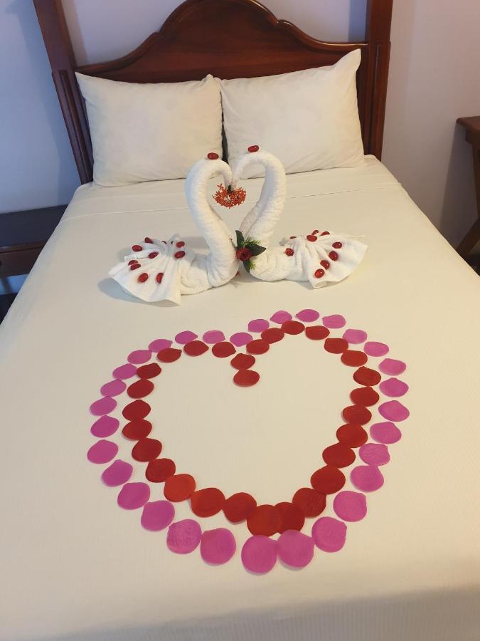 Palm Bay Guest House & Restaurant Montego Bay Esterno foto