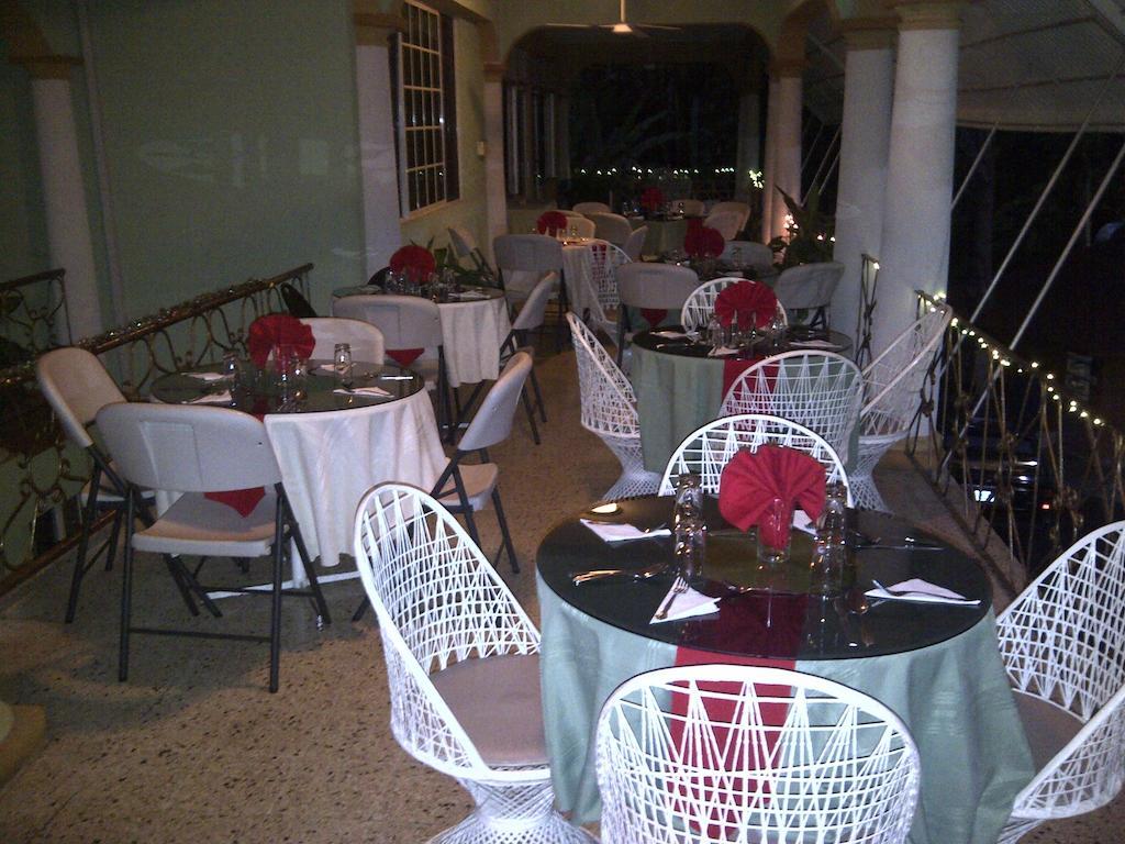 Palm Bay Guest House & Restaurant Montego Bay Esterno foto