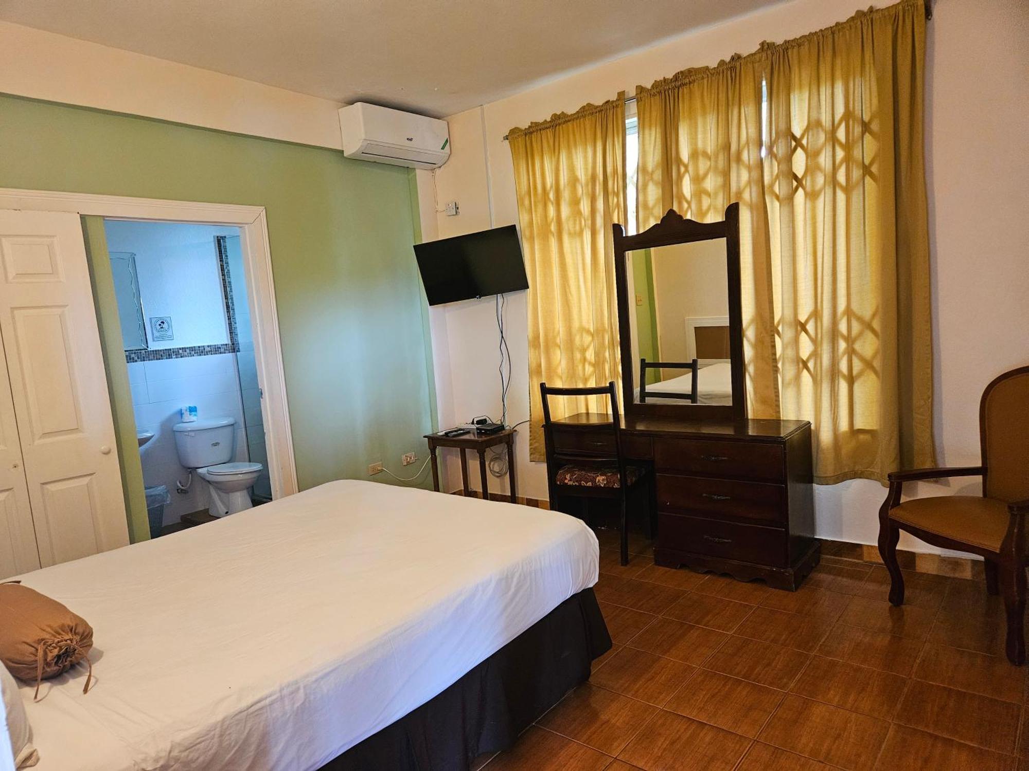 Palm Bay Guest House & Restaurant Montego Bay Esterno foto