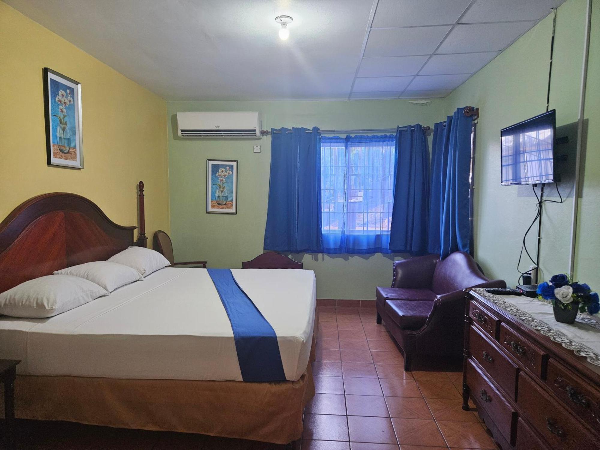 Palm Bay Guest House & Restaurant Montego Bay Esterno foto