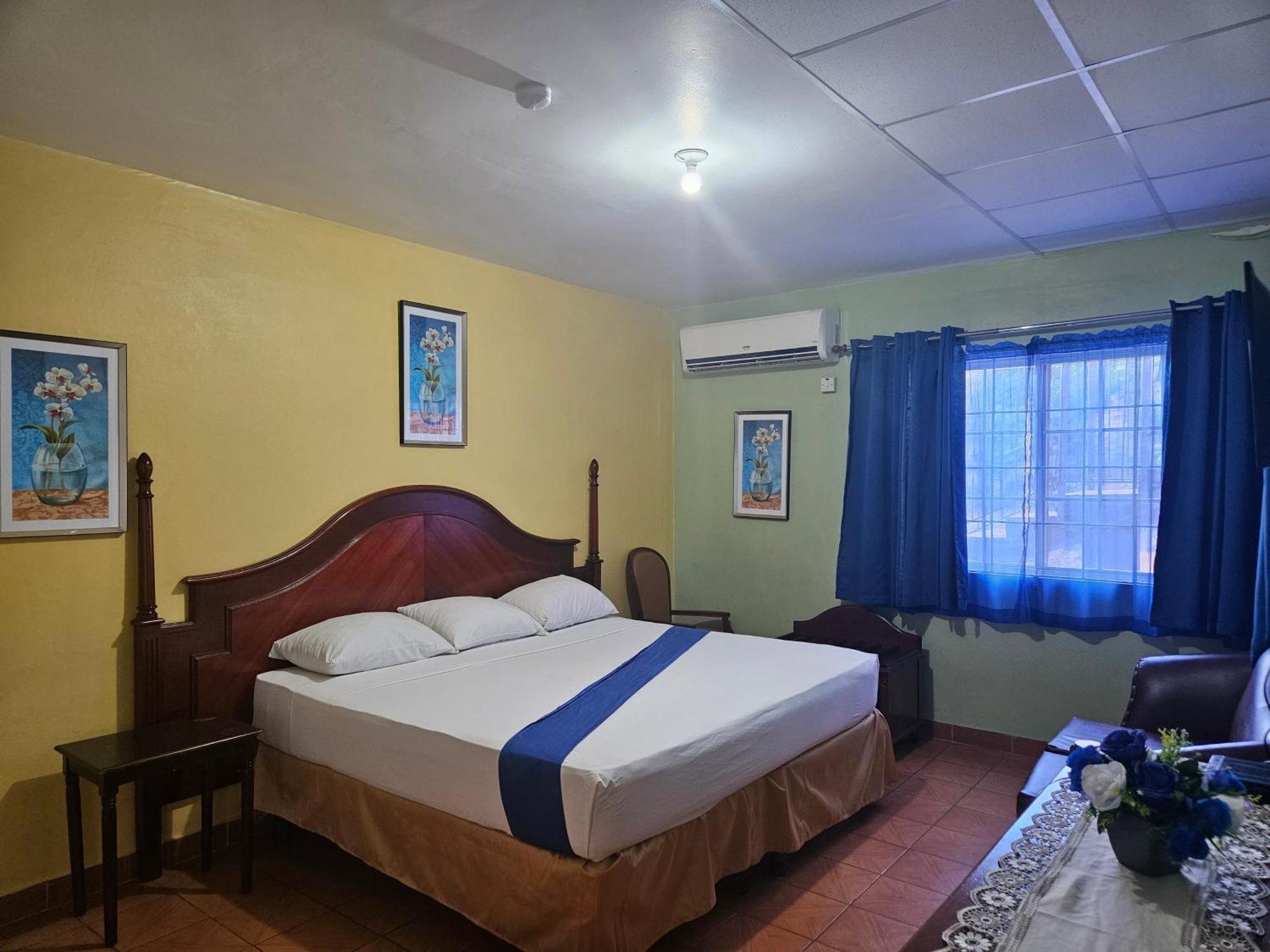 Palm Bay Guest House & Restaurant Montego Bay Esterno foto