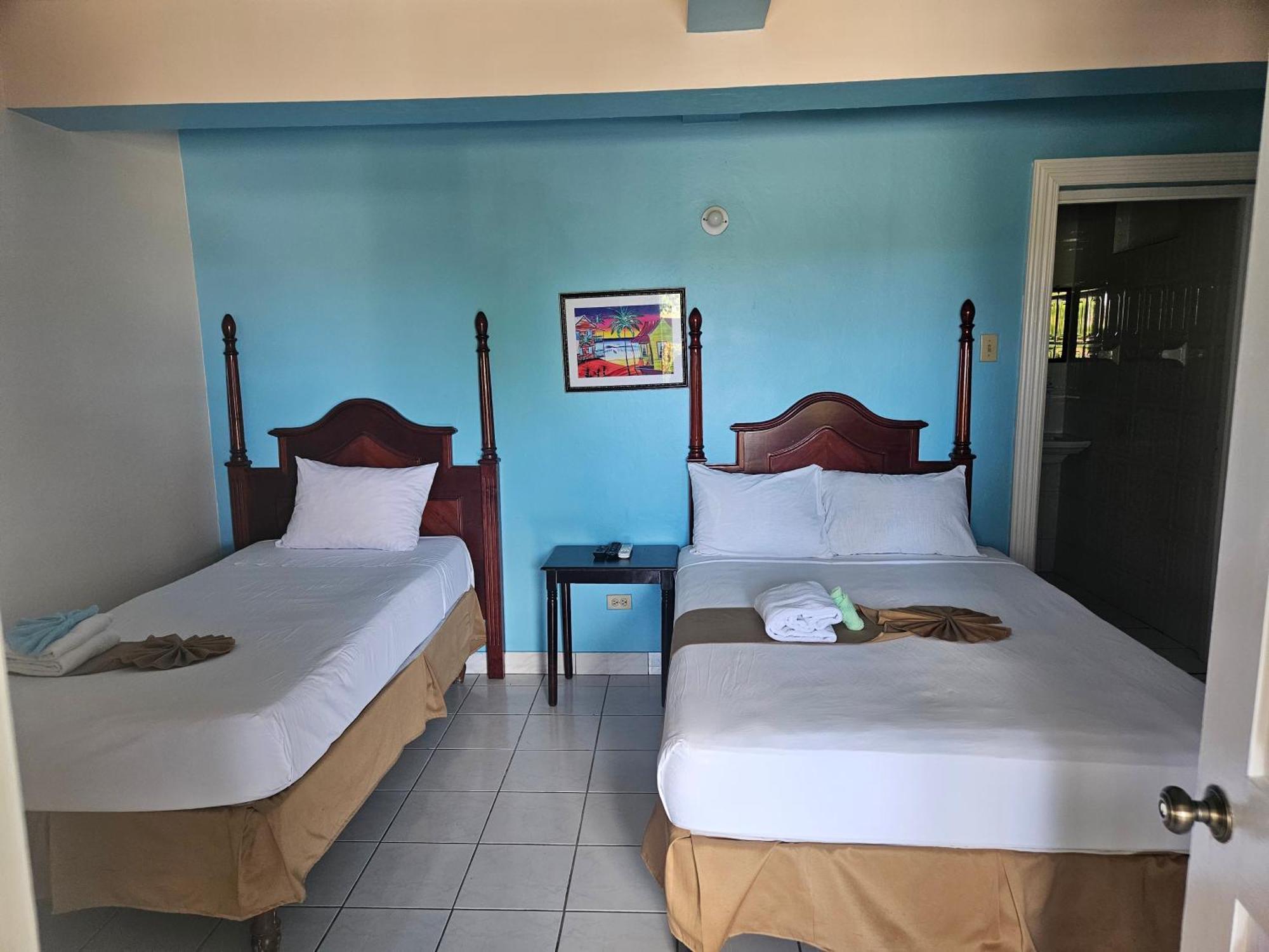 Palm Bay Guest House & Restaurant Montego Bay Esterno foto