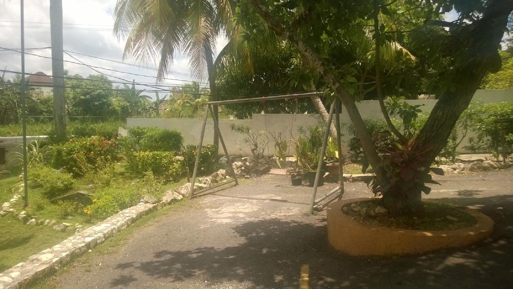 Palm Bay Guest House & Restaurant Montego Bay Esterno foto