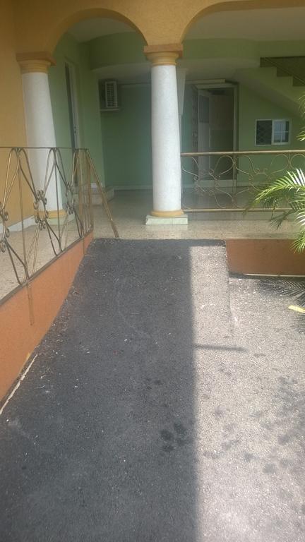 Palm Bay Guest House & Restaurant Montego Bay Esterno foto