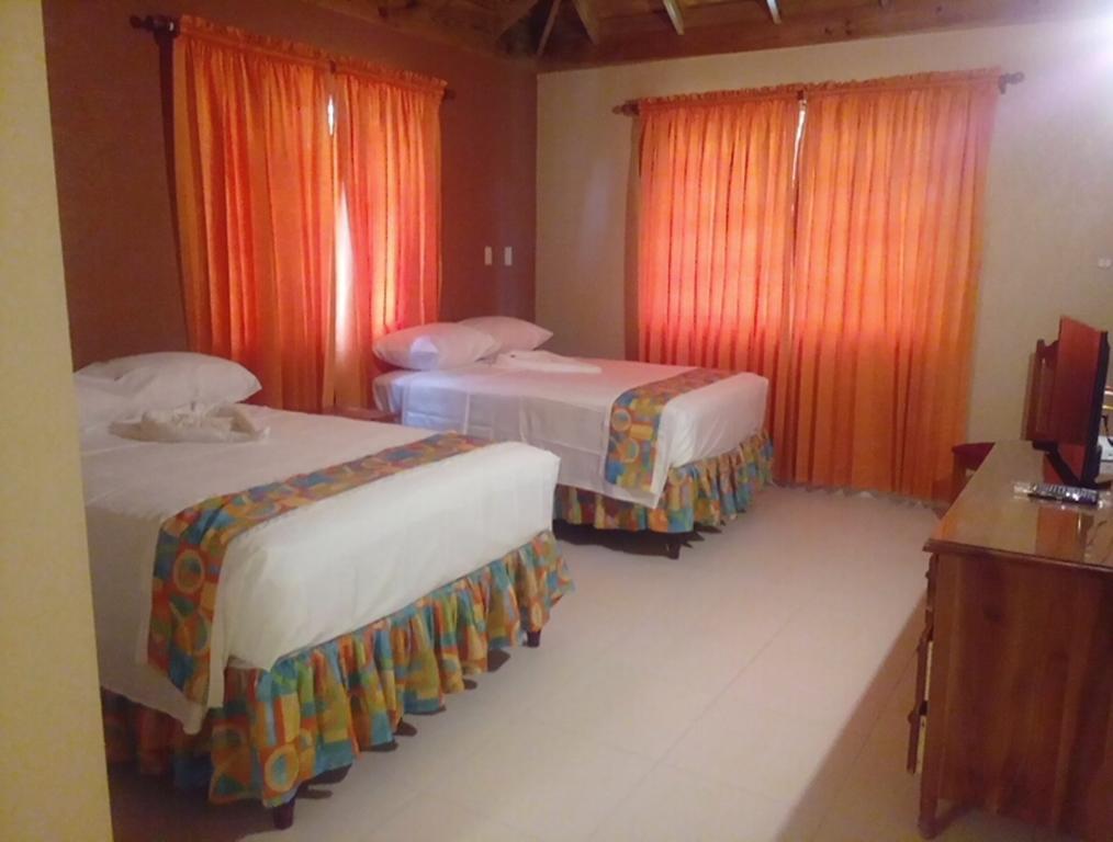 Palm Bay Guest House & Restaurant Montego Bay Esterno foto