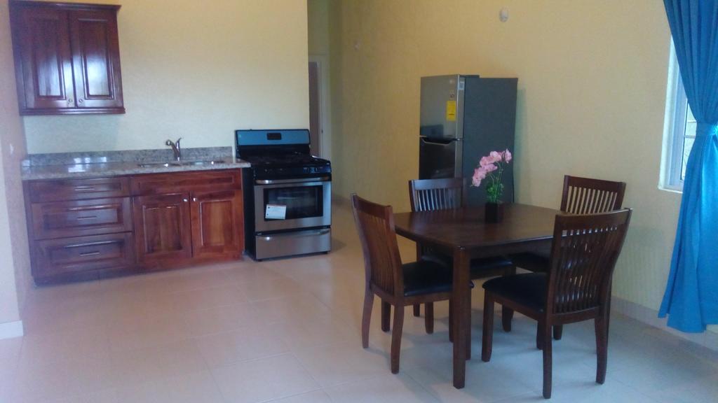 Palm Bay Guest House & Restaurant Montego Bay Esterno foto